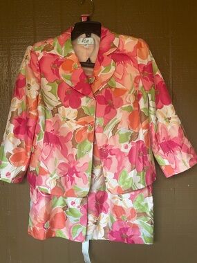 Le Suit Pink Coral Floral Women's Blazer
And Skirt Suit